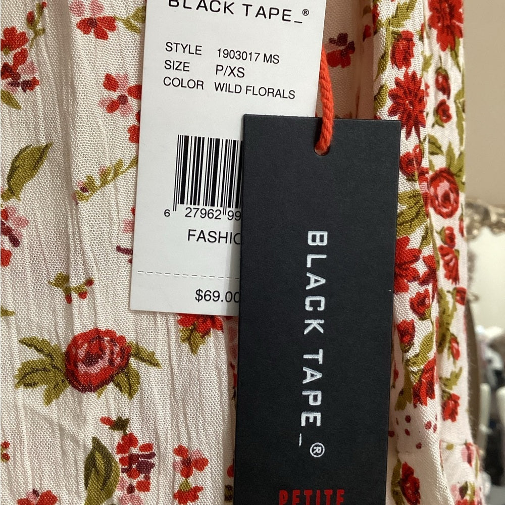 Black Tape Petite Wildflower Ruffle Blouse